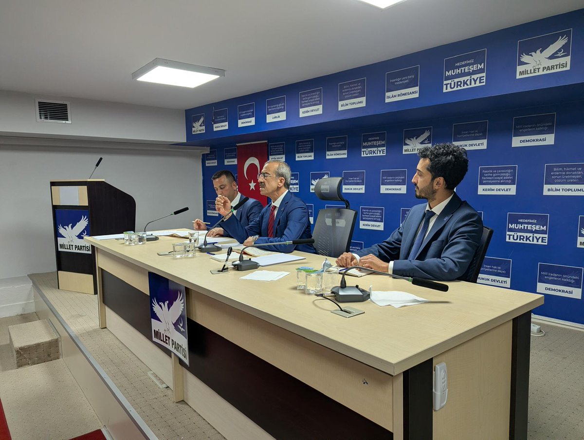 milletpartisi's tweet photo. NACAR: AHLAKSIZ BİR TEMEL ÜZERİNE SİYASET İNŞA EDİLEMEZ!

Millet Partisi’nin önümüzdeki dönemde gerçekleştireceği çalışmaların istişare edildiği ve önemli kararların alındığı MKYK, İl ve İlçe Başkanları Toplantısı, Genel Merkez binasında gerçekleştirildi. https://t.co/UM6VBE48k2