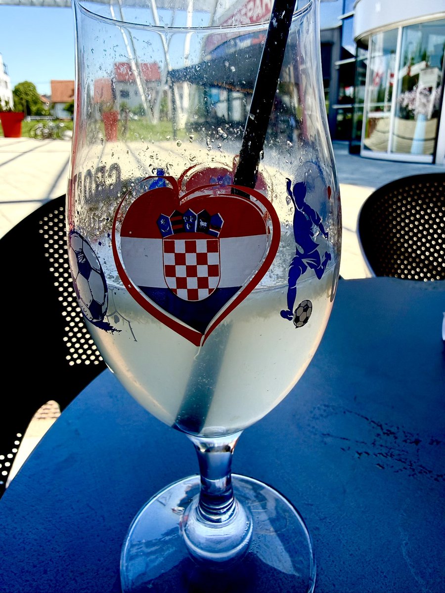 ante_33's tweet photo. Komentar jučerašnje tekme u jednoj slici 😁😂 https://t.co/l1CHZdoIUe