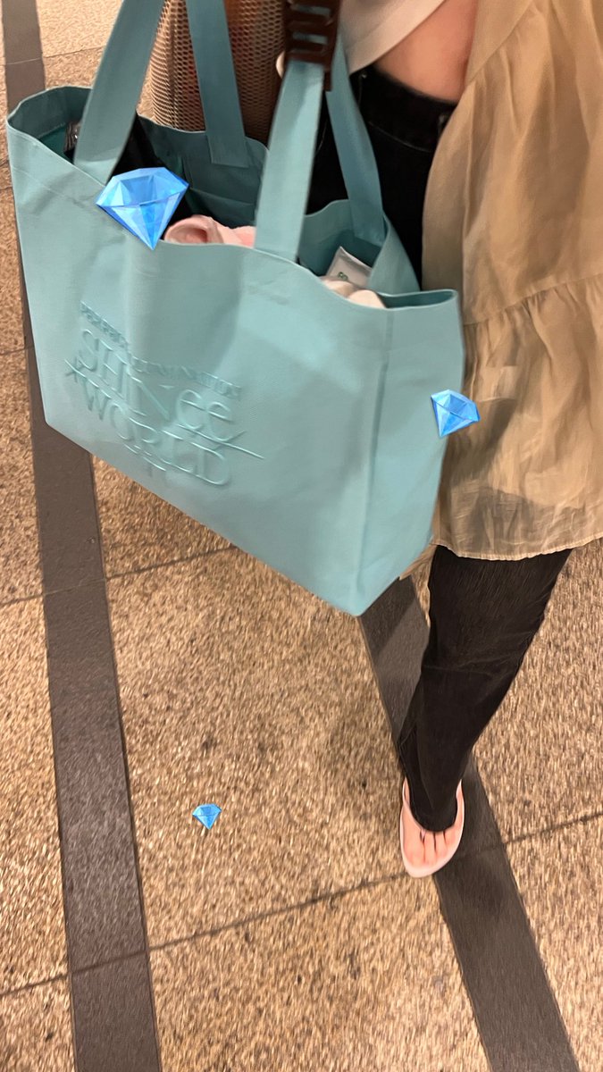 ae_m168's tweet photo. 2年ぶりのSHINee💎
何年経ってもずっと大好きっっ
出てきた瞬間は信じられなくてただただ放心状態🫠
ふわふわヘアのミノくん拝めて幸せでした🍀
スタンド2列目だったけど行ってみたら2列目が1列目？みたいで嬉しかったっ

#SHINee_World_VIII_The_Invert_BellunaDome #SHINee https://t.co/ZjAqV6SXFP