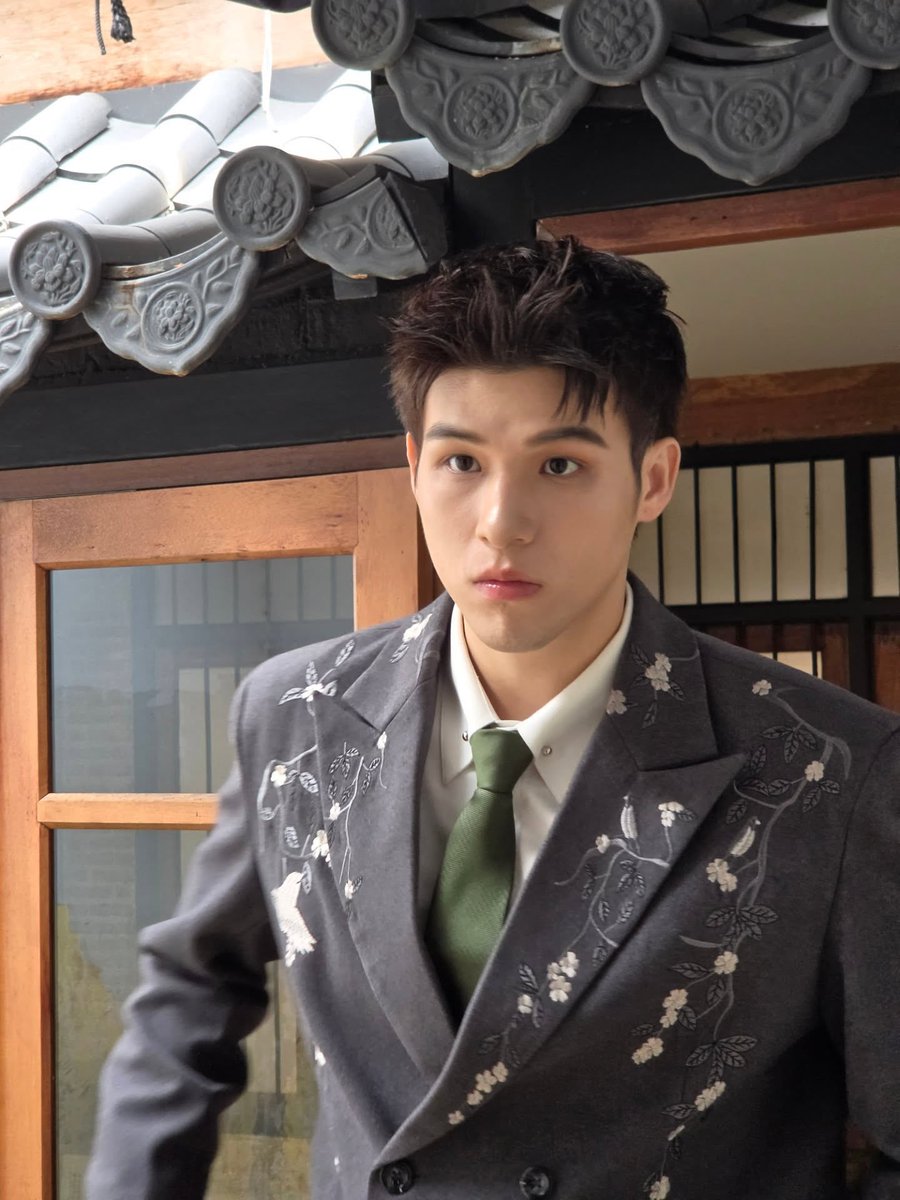 isknnu's tweet photo. หล่อแต่ไม่โสด

#skywongravee https://t.co/AX3DhKChbu