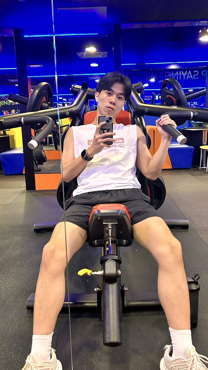 DennisC0310's tweet photo. 這樣看起來腿比較長🙂‍↕️🙂‍↕️ https://t.co/wIZGWDfurT