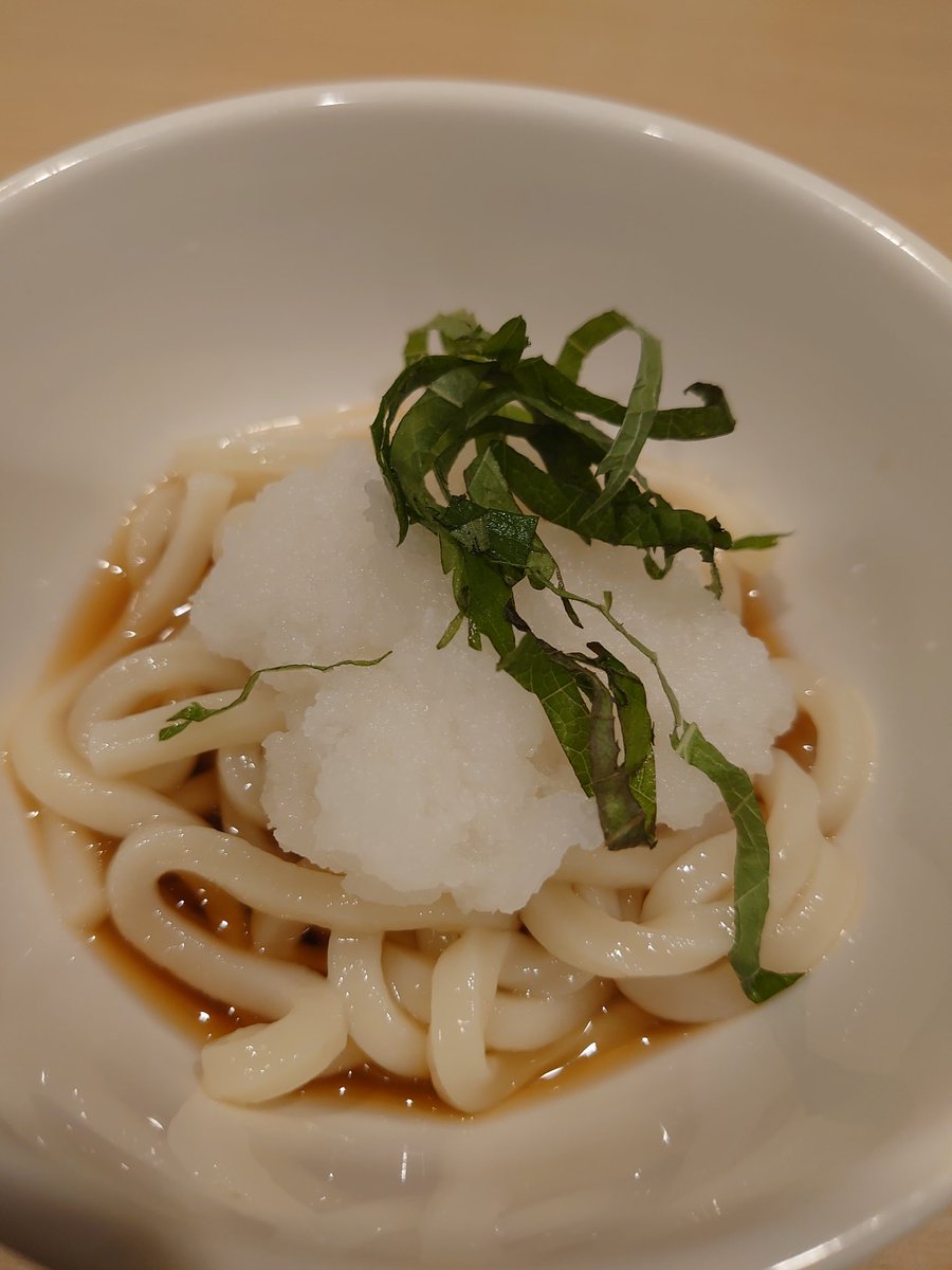 16LunaBlog's tweet photo. 2026年6月8日(月)
すかいらーくグループ🦜
☕カフェレストラン🍴ガスト🏠
大葉🌱 おろし冷うどん 
◥█̆̈◤࿉∥＜ｳﾄﾞｰﾝ https://t.co/UwuHEssist