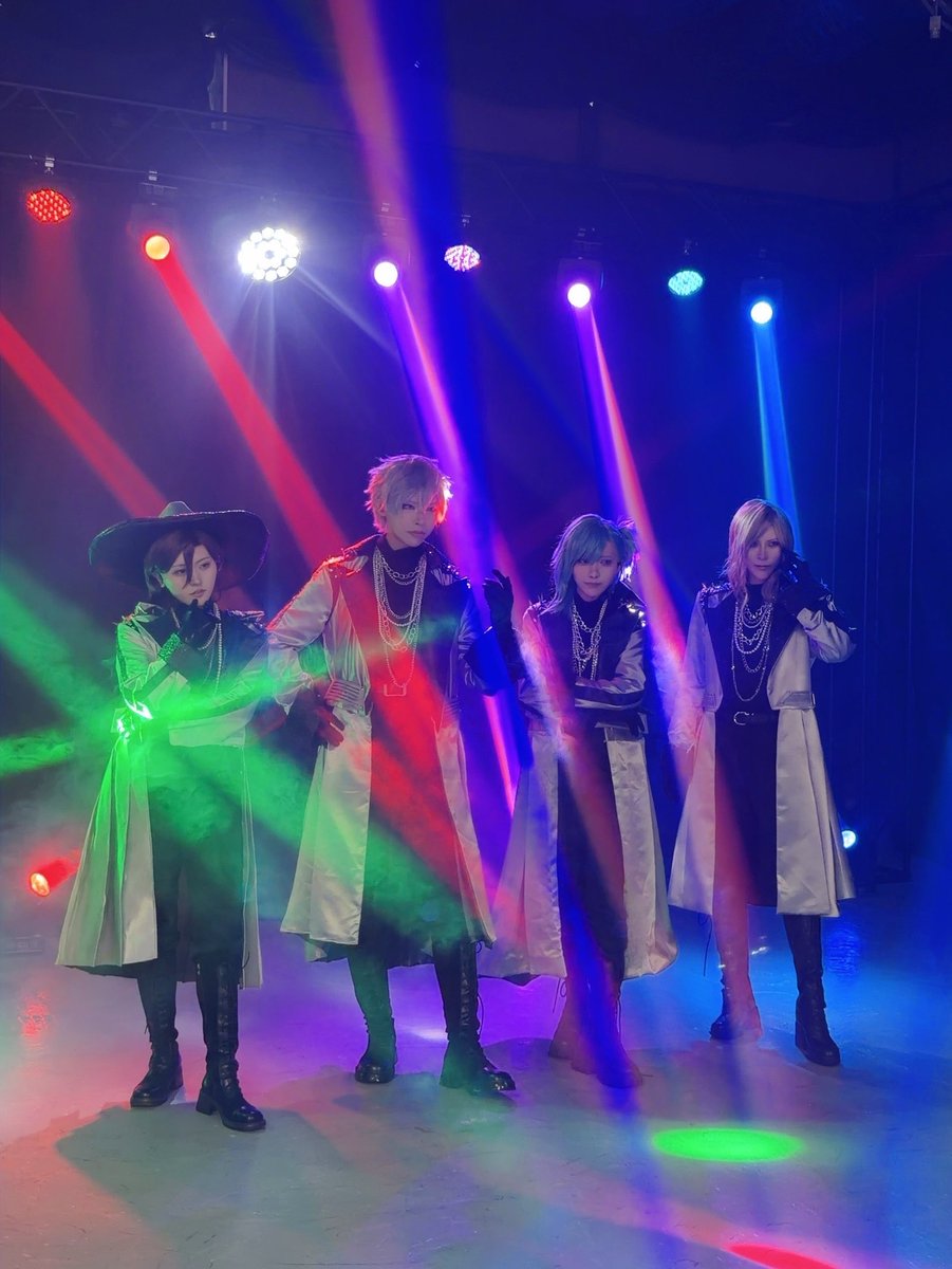xxxx_n_31's tweet photo. cosplay / utpr

エンパイアのカルナイで撮影してもらった〜❕💚どこ見ても美イケメンばかりで大変幸せ🎵
カメラマンさん、アシスタントさんにもたくさん助けていただき！ありがとうございました🥹
おっきな帽子、持ち運びが大変だったけどかわいい😸

 #QUARTET_ENPIRE_0607 https://t.co/oXbpuVN202
