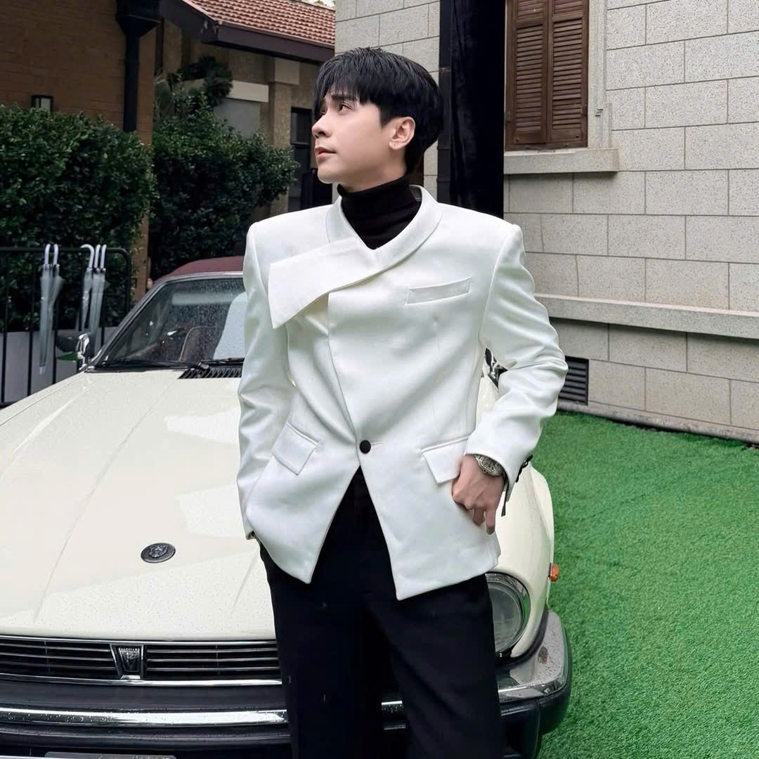Th30330381Tham's tweet photo. ✨ DẤU ẤN ĐẶC BIỆT CỦA QUANG HÙNG MASTERD TẠI SỰ KIỆN CREED Ở THƯỢNG HẢI ✨

Hôm nay, Quang Hùng MasterD đã xuất hiện đầy ấn tượng tại sự kiện của The House of Creed ở Thượng Hải, Trung Quốc

#QuangHungMasterD #TheHouseofCreed #Aventus #AHPerfumes https://t.co/ElYP9595Ng