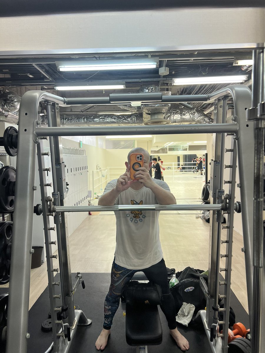 atsumo33's tweet photo. カイトマサトに日課あたえて
ウエマティーとアフターヌーンティー(ウエイトやったから11時半入り13時プロ練開始。終了14時30分。お茶会優雅に17時半まで…
今日のテーマはマネーリテラシーの向上と教育、体罰、ハングリー精神、etcetcです。あっ本日は功也先生、エイキハピバです #krest https://t.co/k3GmOKPybY