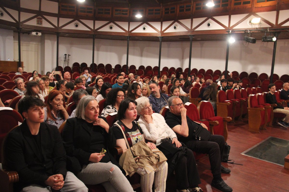 Distorsionews's tweet photo. 🎥 Fotos de la pasada gala del II Festival de cine para adolescentes que desde Efa productions realizamos junto al #CineclubOdeón de Yecla. 🌟 Colabora el Ayuntamiento de Yecla. Agradecimientos a todos los institutos de Yecla. https://t.co/E7UgOPJWZU