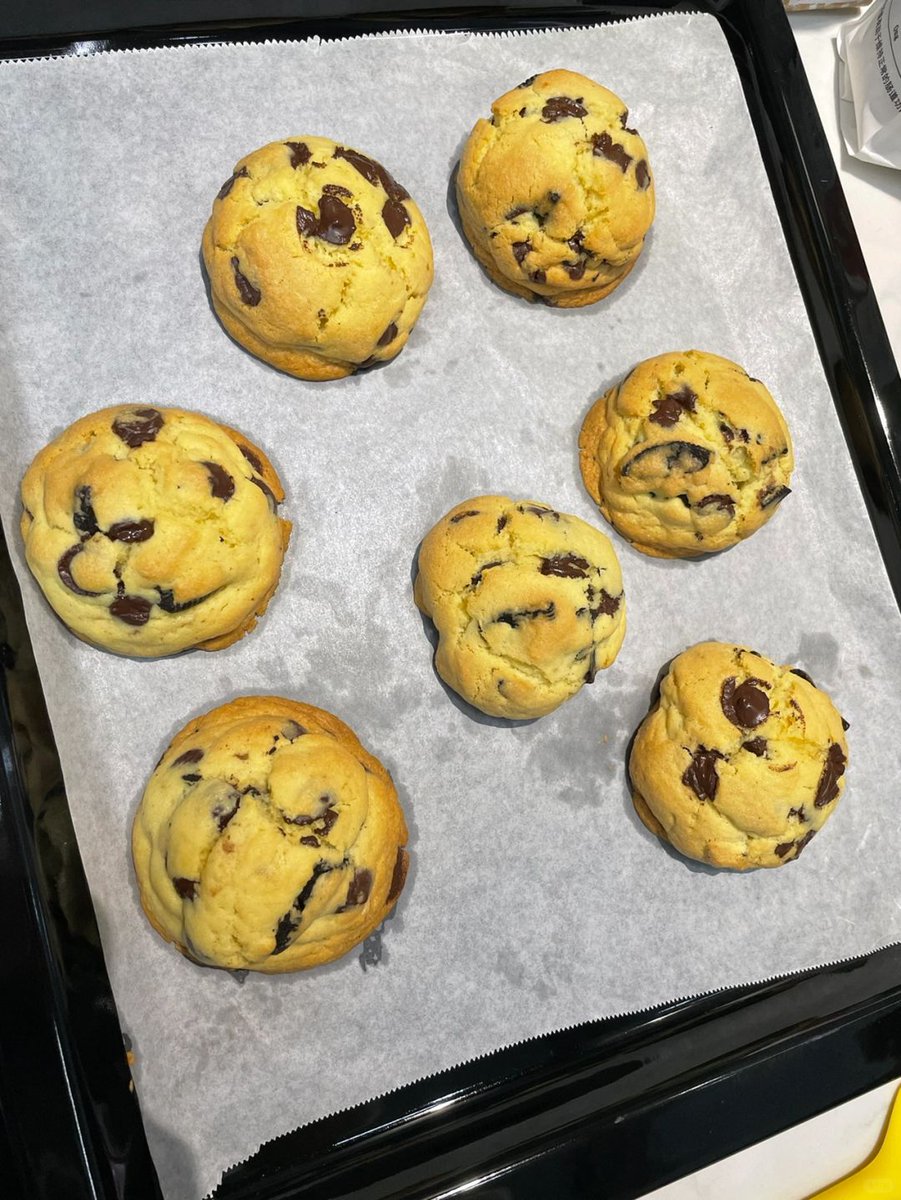 SeanSolise4sx's tweet photo. Just split a bag of matcha cookies with my desk mate—crispy, nutty, and way too addictive  Sharing good snacks = doubling the joy! #SnackShare https://t.co/lZPLnUHd9y