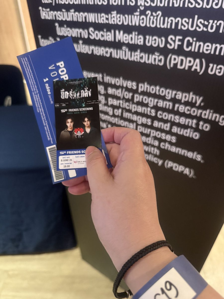 kimpookpik's tweet photo. เข้ามาล้าวววววววววว 
พร้อมมากฮ้าบบบบ 😈🖤🤍❤️

PSDFAMILY MOVIE TIME COLONY

#SFxPerthSantaDomiia #perthsanta #perthppe #santapp #ppsanta #perththanapon #domiia @Ppsanta  @perthppe https://t.co/7Myw1HSYto