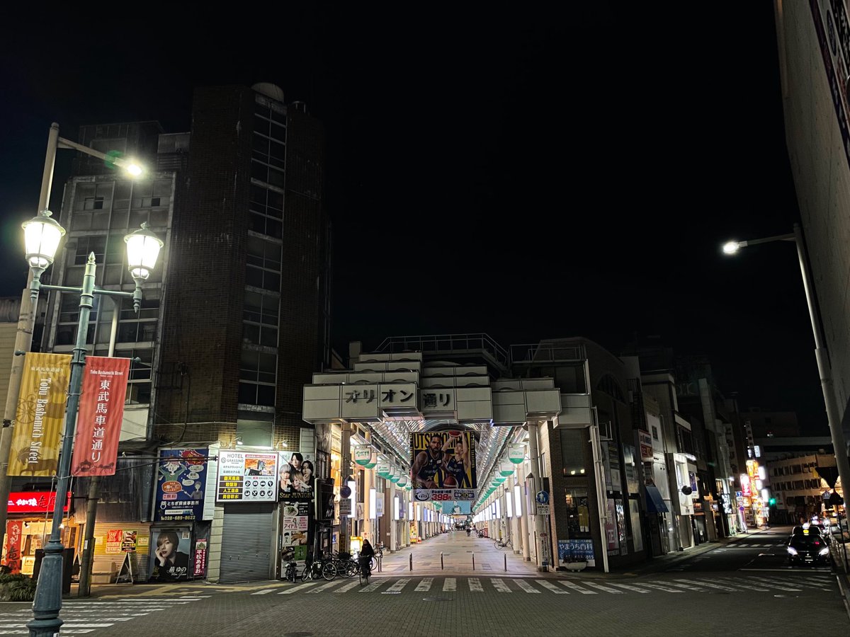forestbk_'s tweet photo. つい最近夜中の宇都宮を散歩したのだけれども、昨日熊が走っていた場所はオリオン通りのこの辺かな。
こんな繁華街でクマが出るなんて…  
おちおち散歩できませぬな。 https://t.co/7Xy8UENTmK