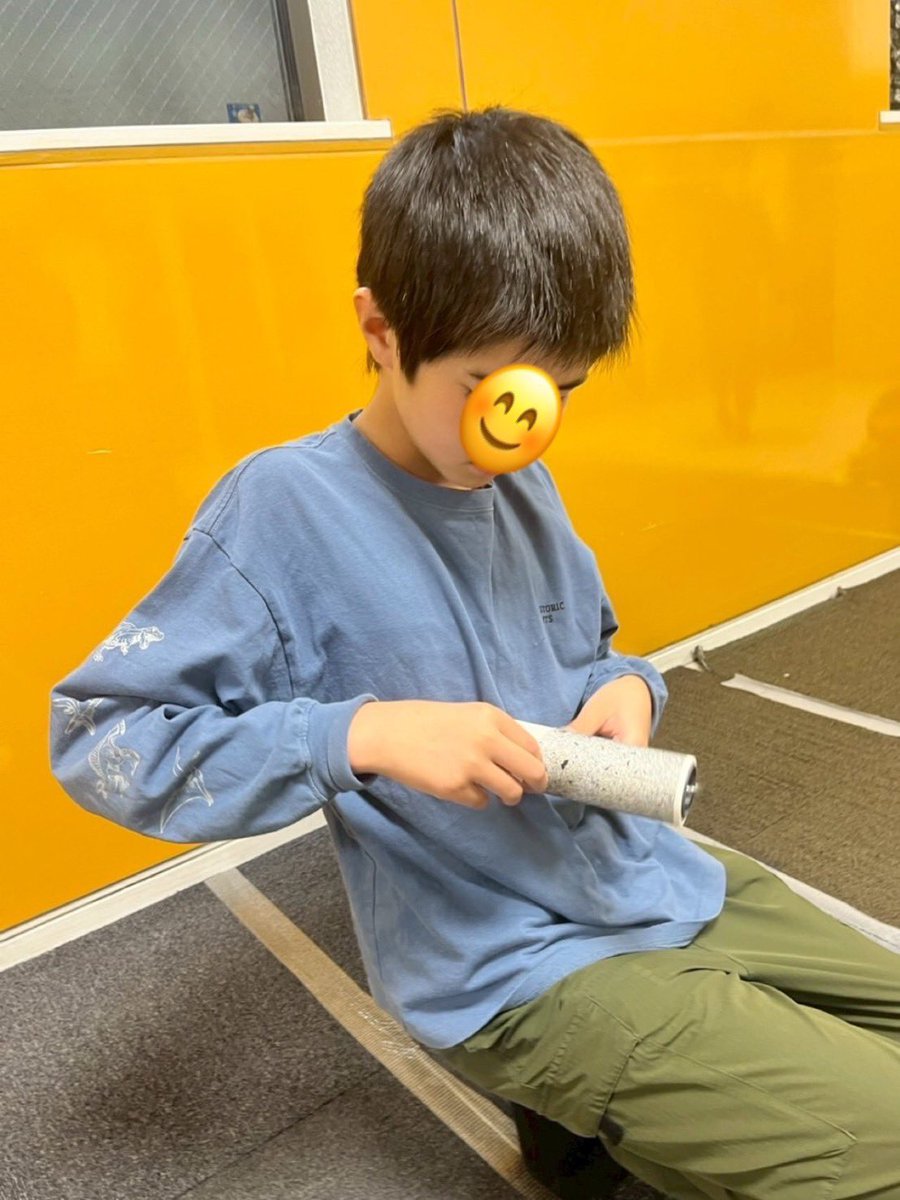 firstdream_02's tweet photo. 🧹新堀教室🧹
2026.6.8(月)
「奉仕って何？」掃除、ゴミ拾い以外にも、見返りなしに誰かのために、何らかの行動を起こす事、相手を思う優しさだと学び、掃除にも力が入った子ども達でした✨

▽ファーストシーンドリームの詳細はこちら！
https://t.co/y2cIInJFgo

#放デイ #奉仕の心 #誰かの為に https://t.co/zH8afJRC7n