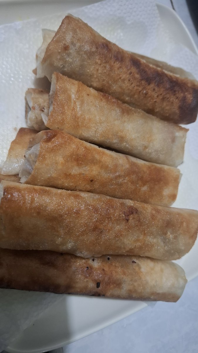 moojieeee's tweet photo. yahoo !! lumpiang toge is neow #cookingina https://t.co/txp7oW6HIg