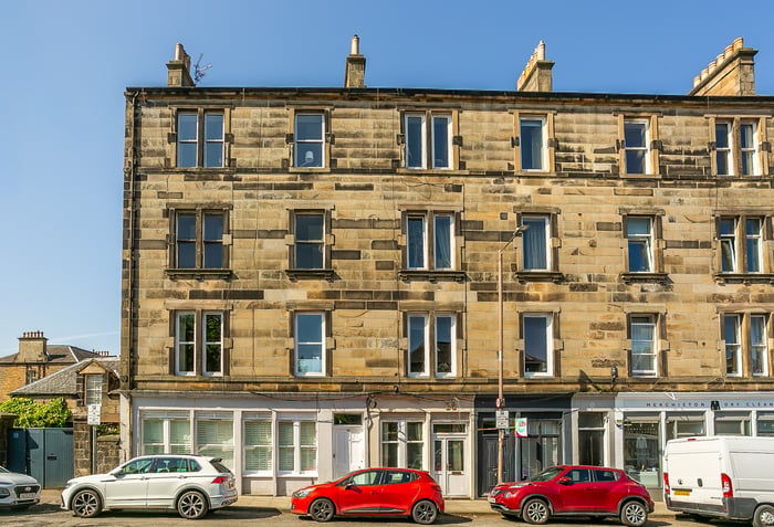 mov8realestate's tweet photo. 🏰 Edinburgh Castle views.
⛰️ Pentland Hills views.
🏡 Beautiful top-floor tenement flat in sought-after Polwarth.

2 bedrooms, period features, luxury bathroom with underfloor heating and exceptional natural light throughout.

💷 Offers Over £395,000

https://t.co/CN0ypsYaWK https://t.co/8DRI4AdZAC