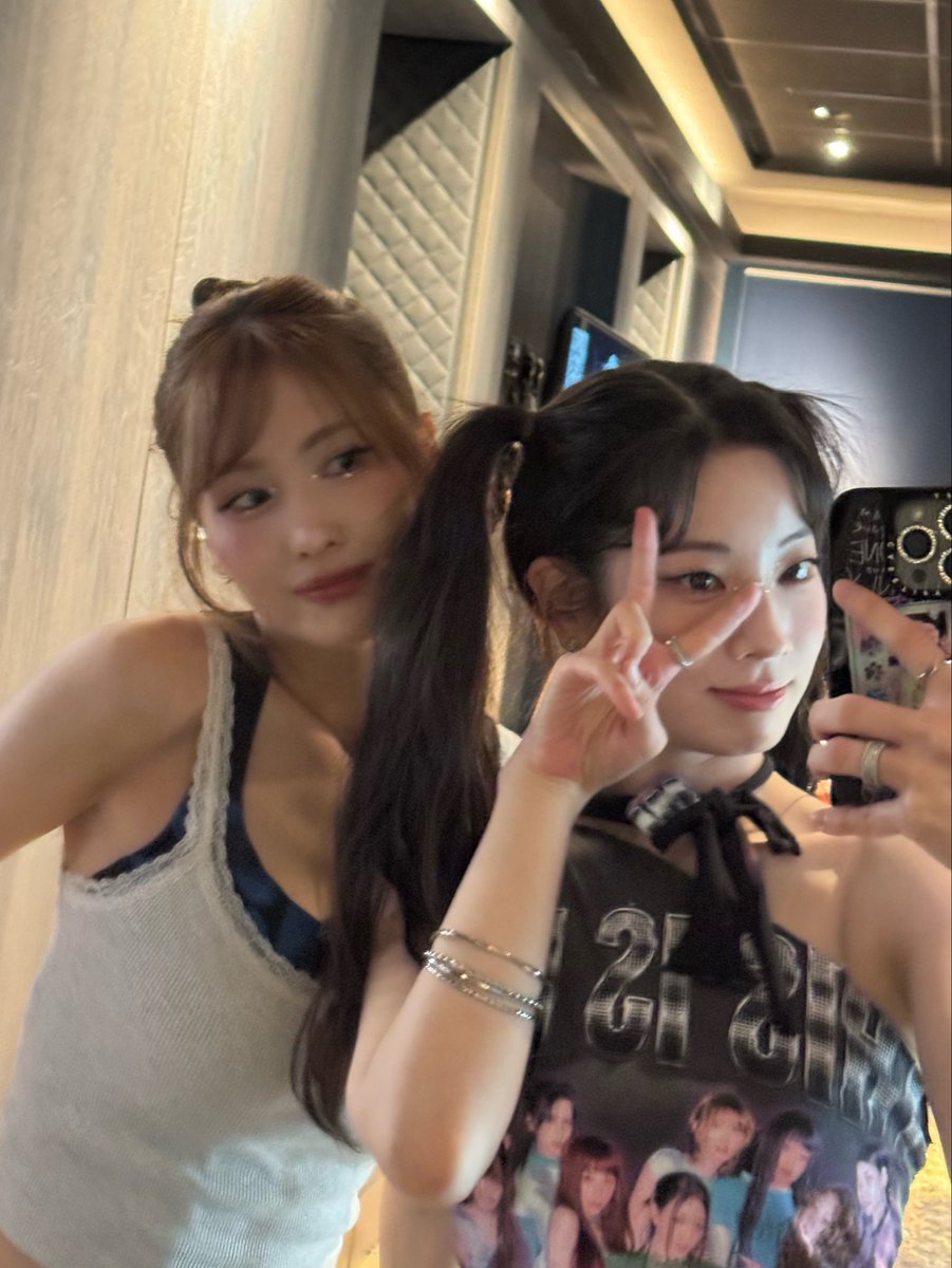val ッ tweet media