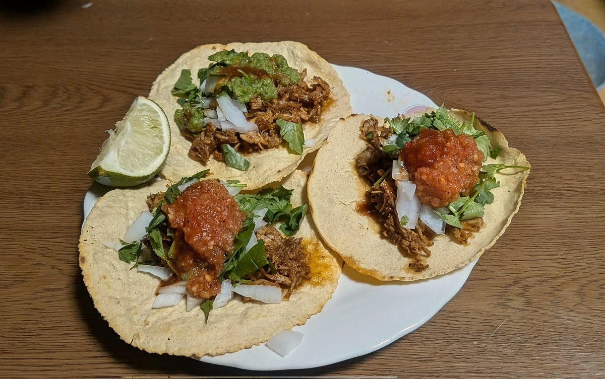 know3rdi's tweet photo. トルティーヤプレスとフードプロセッサーを購入して家タコス始めました。
You  know what day it is...
Tacotuesday!!!! https://t.co/0epWe5i39C