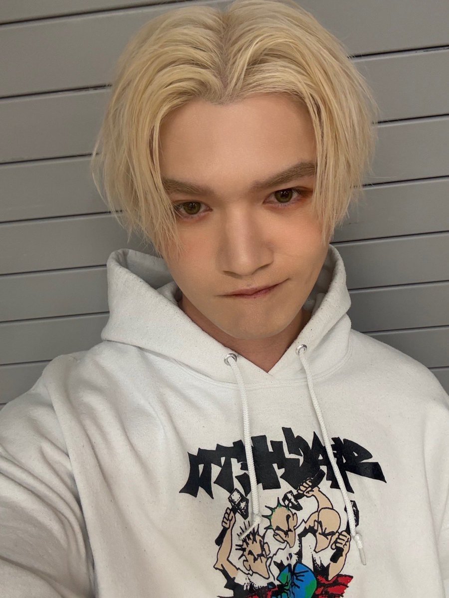 geumjassi13's tweet photo. lowkey wanna book an appointment with the salon that did the sugiyamas bleach job https://t.co/0KGBfdsNxl