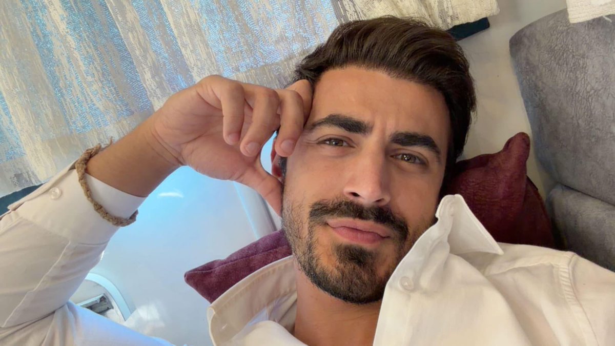 EminGGlobal's tweet photo. 🆕📸 Emin via IG Exclusive

Not one selfie.
Not two selfies.
Three selfies 😍

Just Emin enjoying life and sharing a little extra with us 🤭🤍

#EminGünenç #Arafta #MerTeş https://t.co/2z4hn8NhfU