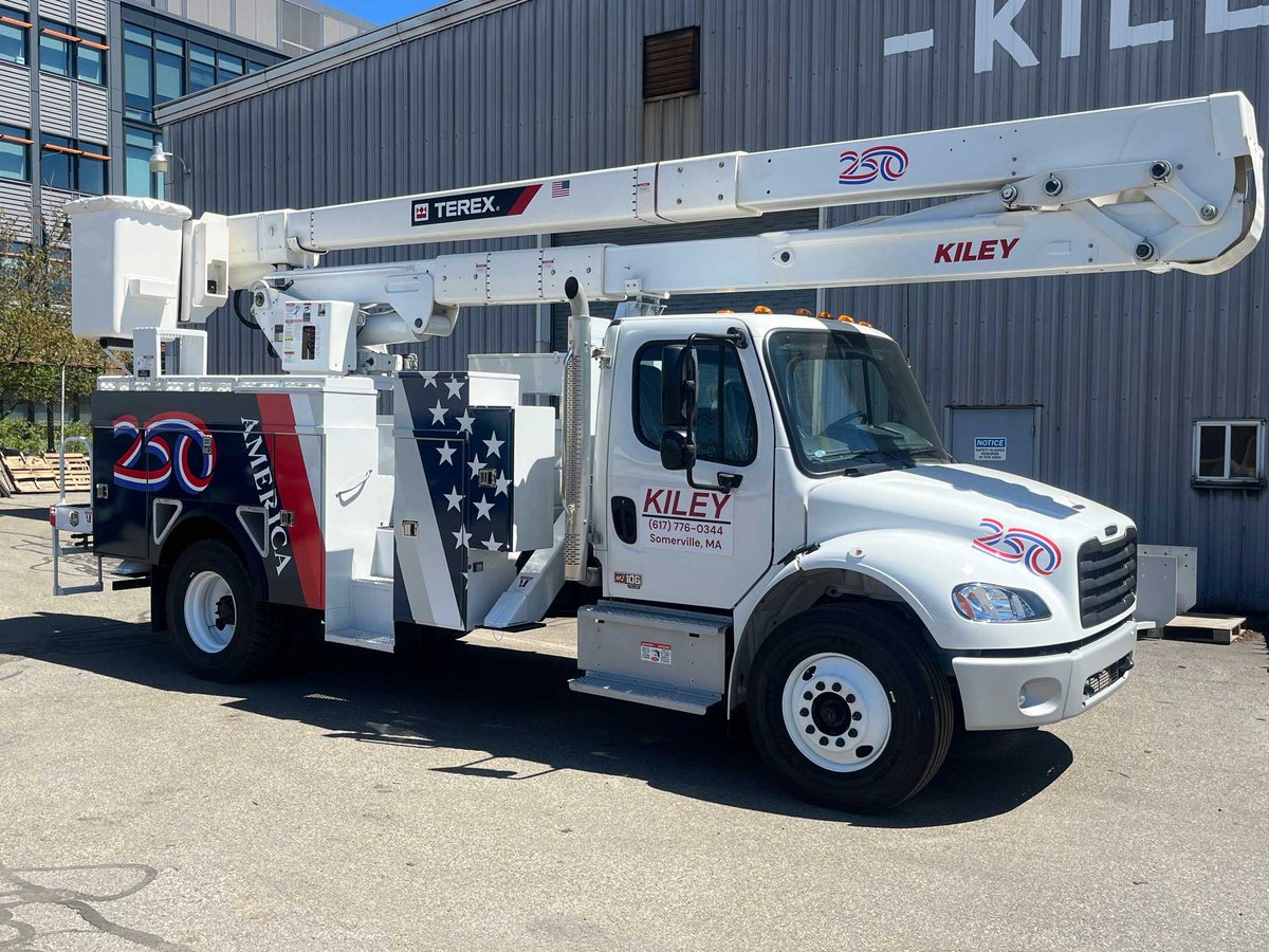 TerexCorp's tweet photo. Terex Utilities + James A. Kiley Company unveil two custom-wrapped bucket trucks celebrating America’s 250th. Debuted at #EUFMC, these red, white &amp; blue units honor the crews who keep communities connected every day. Next stops: MN, TX, NE
#Terex #America250 https://t.co/Q4qEbkWofA