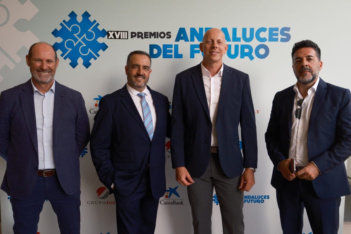 gecorweb's tweet photo. Ha sido un placer asistir a la gala de entrega de los 𝗫𝗩𝗜𝗜𝗜 𝗣𝗿𝗲𝗺𝗶𝗼𝘀 𝗔𝗻𝗱𝗮𝗹𝘂𝗰𝗲𝘀 𝗱𝗲𝗹 𝗙𝘂𝘁𝘂𝗿𝗼, organizados por @malagahoy_es  y @caixabank , celebrada en @MuseoAutomovilM 
#AndalucesDelFuturo #Innovación #Andalucía #Liderazgo #GECOR #TransformaciónDigital https://t.co/hKCEN5pxK1