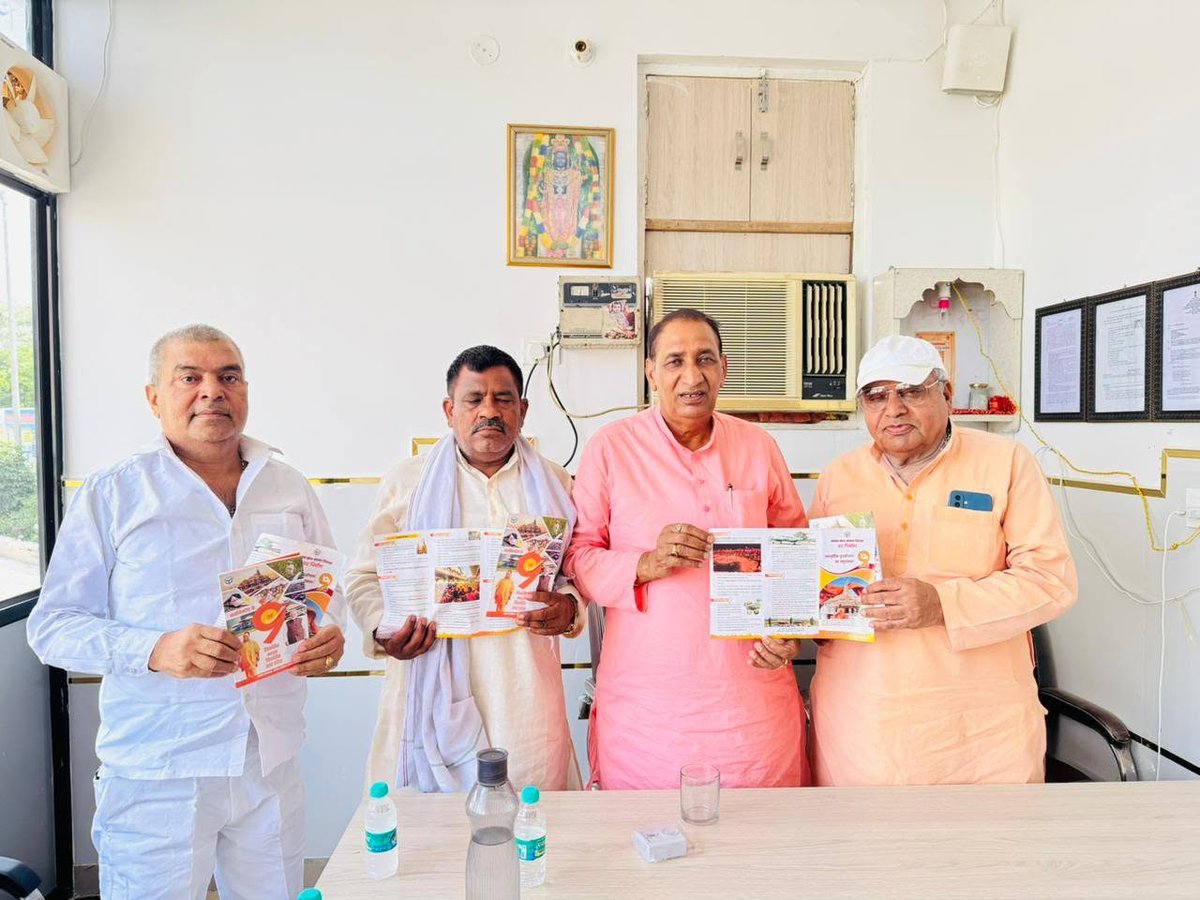 tejpalnagarMLA's tweet photo. आज दादरी विधानसभा के ग्राम बिसाहड़ा में केंद्र सरकार के सफल 12 वर्ष पूर्ण होने के अवसर पर क्षेत्र के सम्मानित प्रबुद्धजनों श्री एच. के. शर्मा जी, श्री संजय राणा जी एवं श्री हरिओम प्रधान जी से भेंट कर संवाद करने का सौभाग्य प्राप्त हुआ।

इस अवसर पर उपस्थित प्रबुद्धजनों एवं गणमान्य नागरिकों को आदरणीय प्रधानमंत्री श्री नरेंद्र मोदी जी के नेतृत्व में केंद्र सरकार द्वारा पिछले 12 वर्षों में किए गए ऐतिहासिक कार्यों, जनकल्याणकारी योजनाओं, आत्मनिर्भर भारत के संकल्प तथा विकसित भारत के विजन से अवगत कराया।

देशहित, सुशासन, गरीब कल्याण और राष्ट्र निर्माण की इस विकास यात्रा में अपना अमूल्य सहयोग, समर्थन एवं मार्गदर्शन प्रदान करने वाले सभी सम्मानित प्रबुद्धजनों का हृदय से आभार व्यक्त करता हूँ। सबका साथ, सबका विकास, सबका विश्वास और सबका प्रयास ; यही विकसित भारत का आधार है। #12YearsOfSeva 

@narendramodi @AmitShah @NitinNabin @myogiadityanath @sunilbansalbjp @idharampalsingh @mppchaudhary @BrijeshSinghBJP @dr_maheshsharma @iabhishek4bjp
@BJP4UP