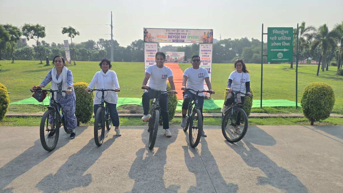 CwcRolucknow's tweet photo. CWC, RO Lucknow pedaled in the 'Sundays on Cycle' event on 07.06.2026 under the Fit India Movement, in observance of World Bicycle Day. 🚴‍♂️
#DFPD #CWC
@cwc_warehouse
@MDCWC
@Directorprscwc https://t.co/Q3PMdUixAC