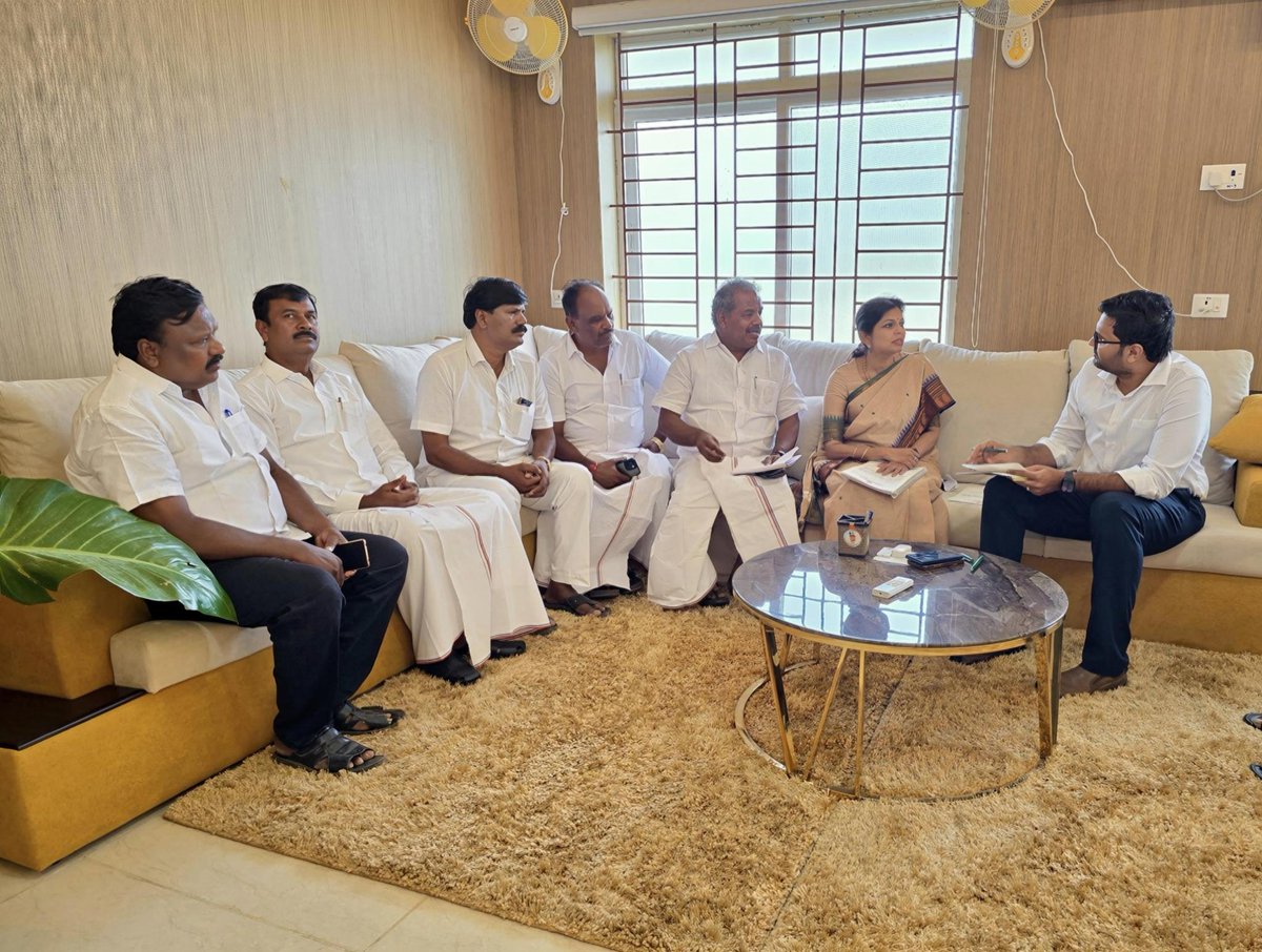 Sowmiyanbumani's tweet photo. தருமபுரி மாவட்ட ஆட்சியர் திரு.வே.சரவணன், இ.ஆ.ப. அவர்களை மரியாதை நிமித்தமாக சந்தித்து, தருமபுரி மாவட்ட வளர்ச்சிப் பணிகள் குறித்து ஆலோசனை செய்த போது.!

#Dharmapuri #PMK https://t.co/vQMTR8s7ch