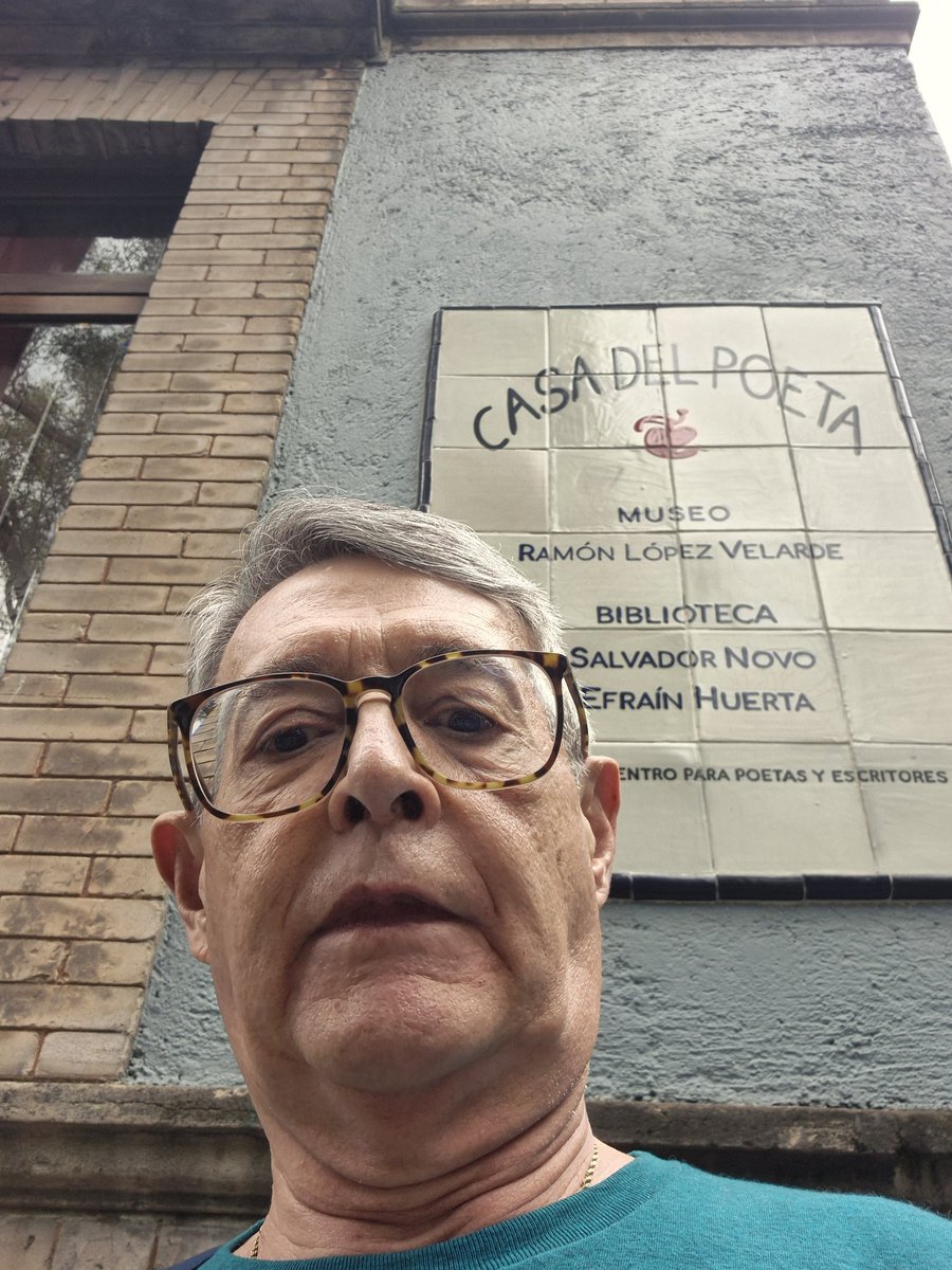 JASRA1's tweet photo. Hoy tuve la oportunidad de encontrarme con la Jefa de Gobierno, Clara Brugada quien me solicitó informar que la Casa del.Poeta Ramón López Velarde mantiene su nombre y reconocimiento como primera casa de Cultura de la Roma y que la poesía seguirá alojada en sus muros. https://t.co/PJFtlC6QA0
