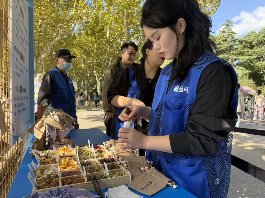 CharB77's tweet photo. Spent the morning volunteering at the community food bank, packing 200 care packages for local elders. Nothing beats the warmth of giving back to neighbors in need! https://t.co/xPSauJTONp
