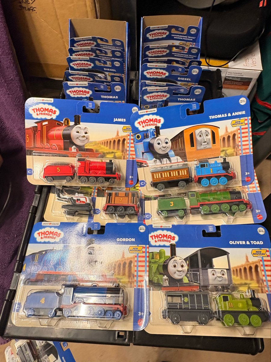 OliverStre92313's tweet photo. Bigger DIECASTS assemble #Thomas https://t.co/78ePKha0ic