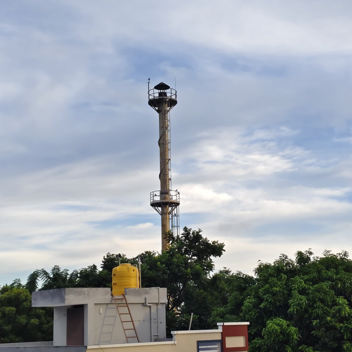 ShockingStocks's tweet photo. @chennaicorp Toxic fumes emitted daily from ITC packaging industry near wimco depot metro spoiling kids health, repeated abortions, lung irritation, blood cancer and neuro problems..
It's toluene and benzene dye fumes.. https://t.co/ERAsnVfzbK