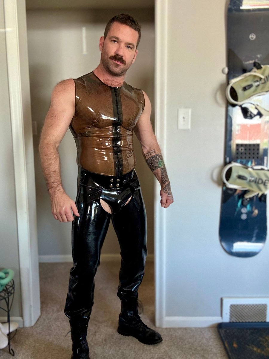 DanInBLN's tweet photo. This is great. @JaysonParker801 says "I get like a permanent boner any time I put rubber on". I understand him. When I am looking at this pic from him, I get a huge boner! 
Jayson - I love you wearing rubbers! We want more! https://t.co/0bDw9o4jBT