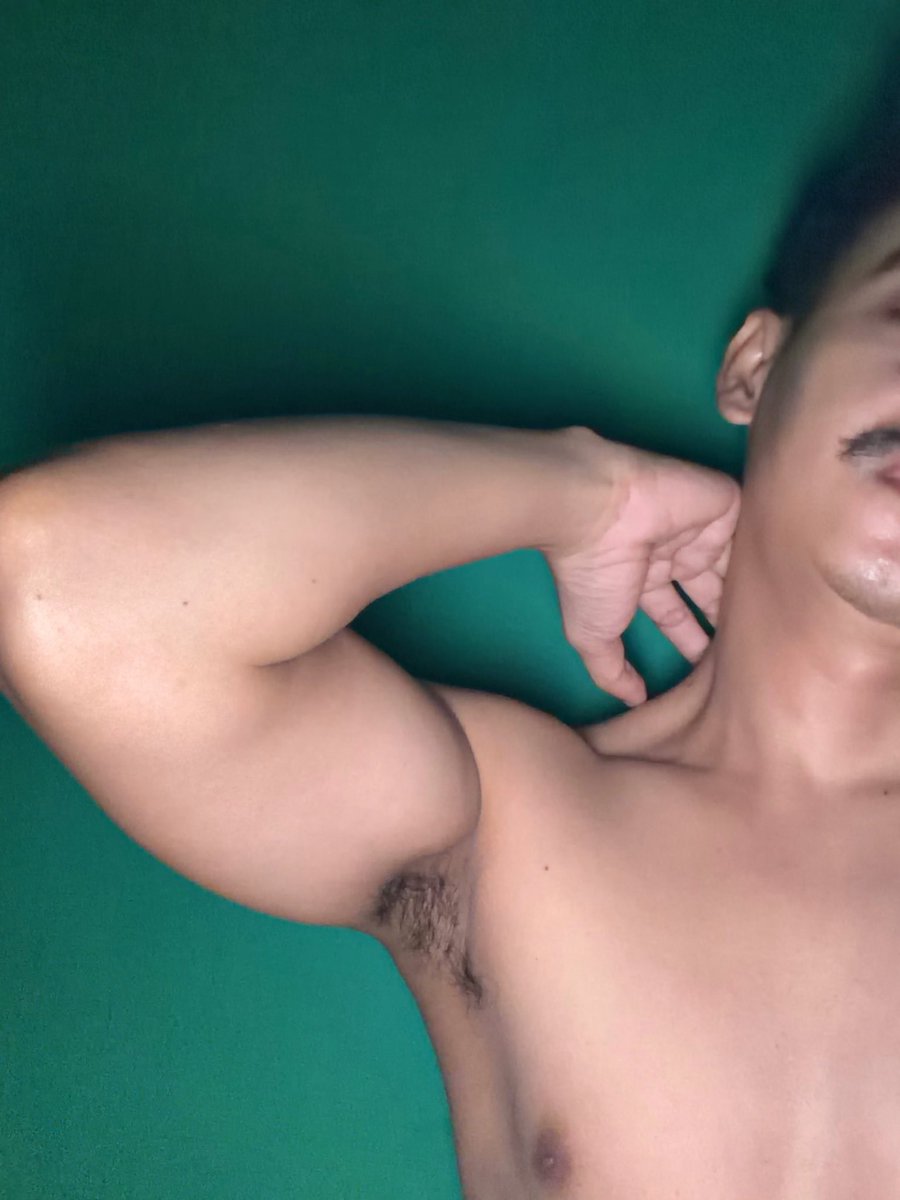 noneblac's tweet photo. pap mini bicep https://t.co/yvwdI3uzHE