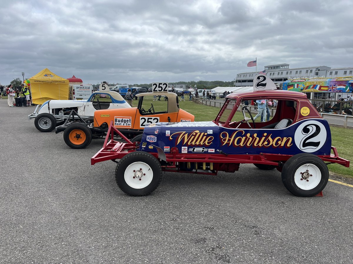 WillYarrow22's tweet photo. Few laps around the Clearways Oval at Brands Hatch. Brisca F1 stockcars last raced there in 1976. Thanks @BrandsSpeedFest for having the heritage F1 there and making us welcome 😎🤙 🇺🇸🏁 https://t.co/ywdBlL48Yv