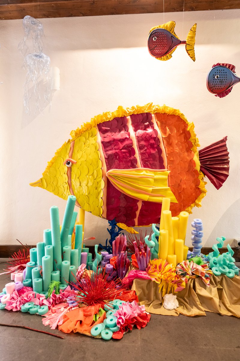 gfhoteles's tweet photo. ¡Cada gesto cuenta! 🌊 En el #DíaMundialDeLosOcéanos, nuestro equipo se pone manos a la obra: hemos transformado materiales recuperados de nuestros hoteles en una exposición muy especial. ♻️✨ https://t.co/66AGzmmO1Z