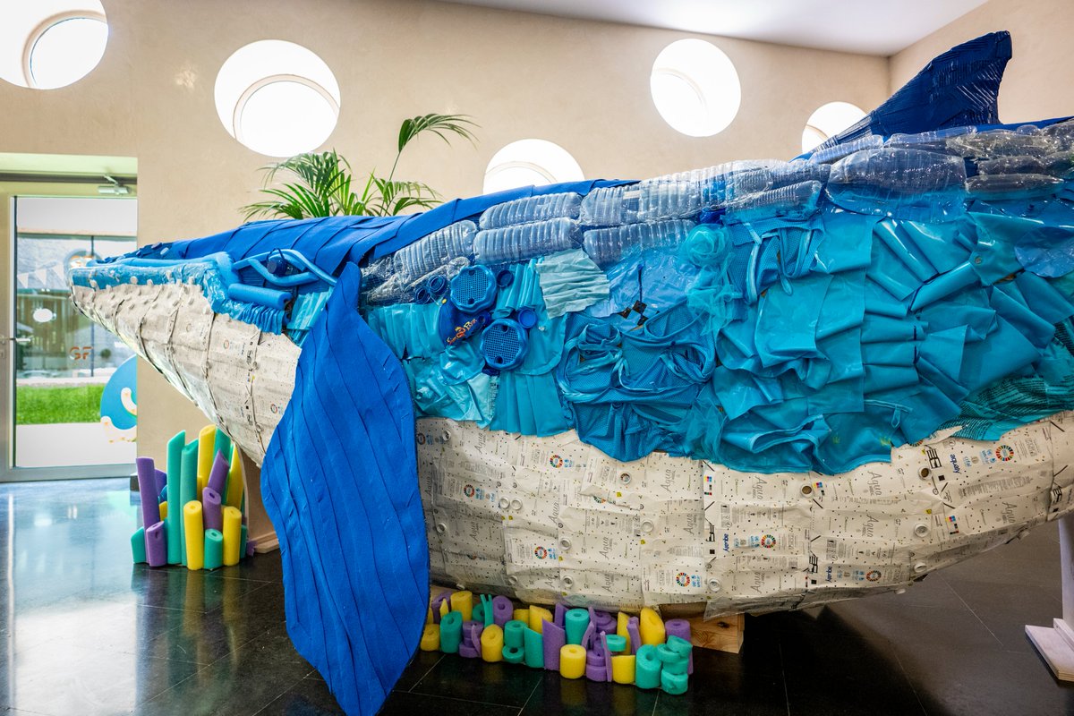 gfhoteles's tweet photo. ¡Cada gesto cuenta! 🌊 En el #DíaMundialDeLosOcéanos, nuestro equipo se pone manos a la obra: hemos transformado materiales recuperados de nuestros hoteles en una exposición muy especial. ♻️✨ https://t.co/66AGzmmO1Z