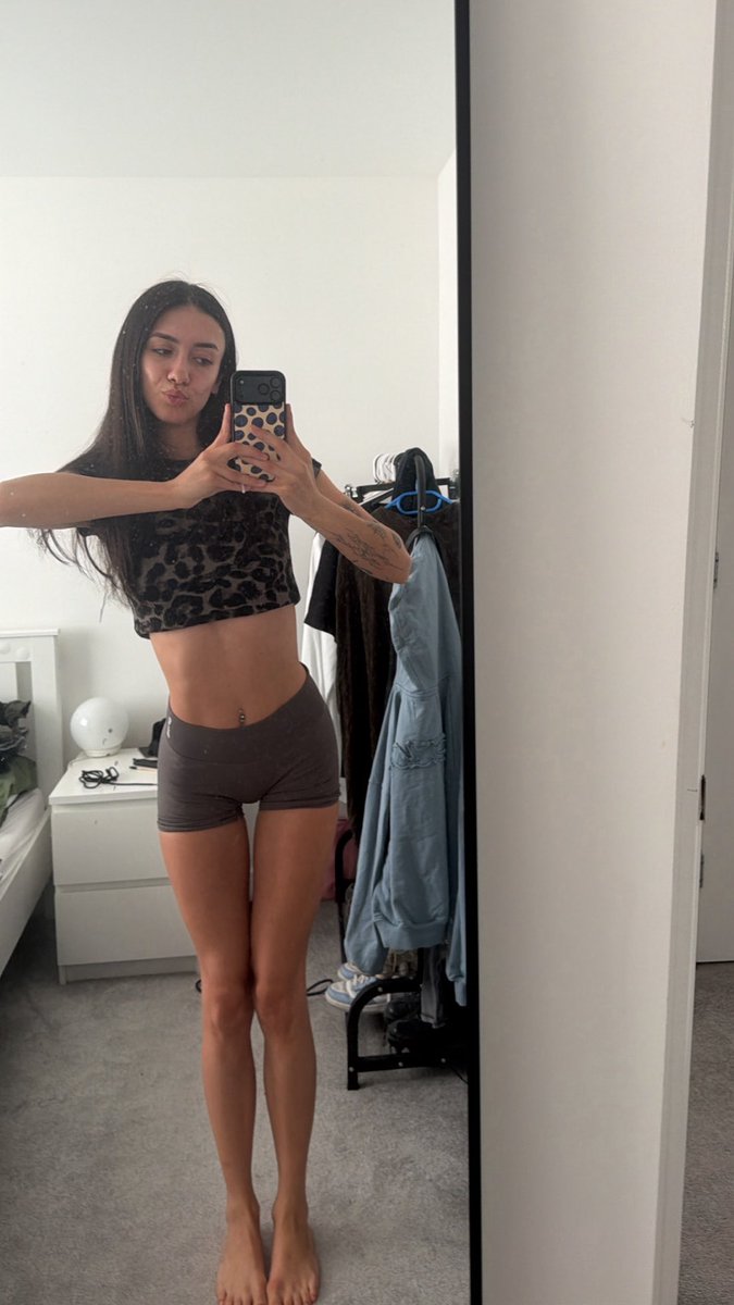 feetpicgirly's tweet photo. Tall skinny and hot https://t.co/sUgYnxoOUQ