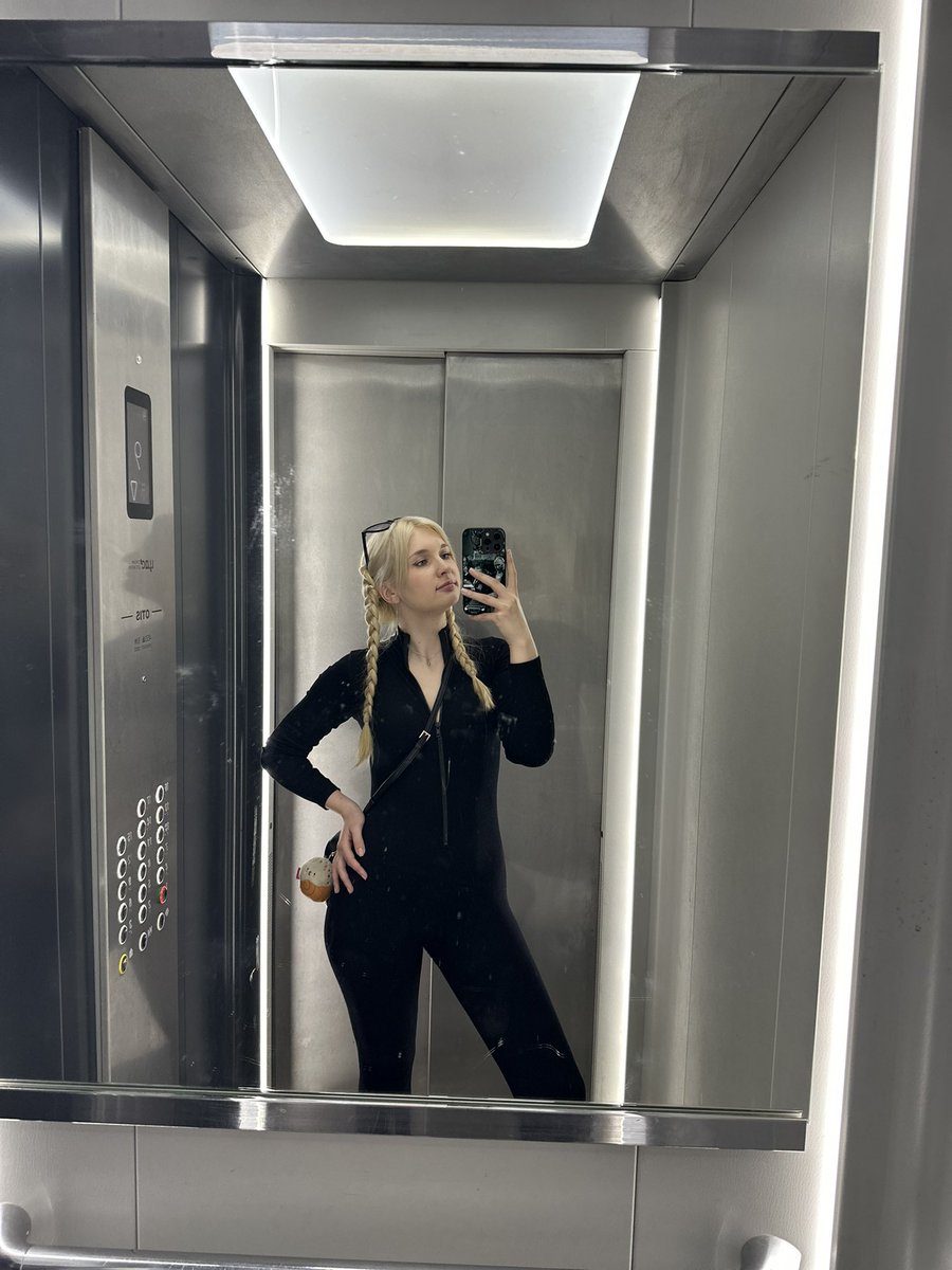 stop_tsunami's tweet photo. На велике 💅/ на мотике ☠️ https://t.co/tKWrtNNcq3