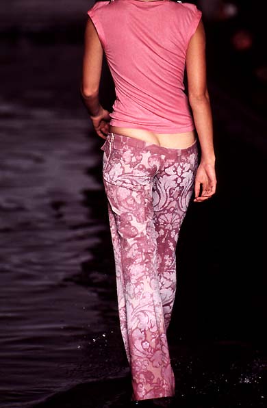 photostreaming's tweet photo. Kate Moss for Alexander Mcqueen Spring/Summer 1997. https://t.co/2DkdaGiYto