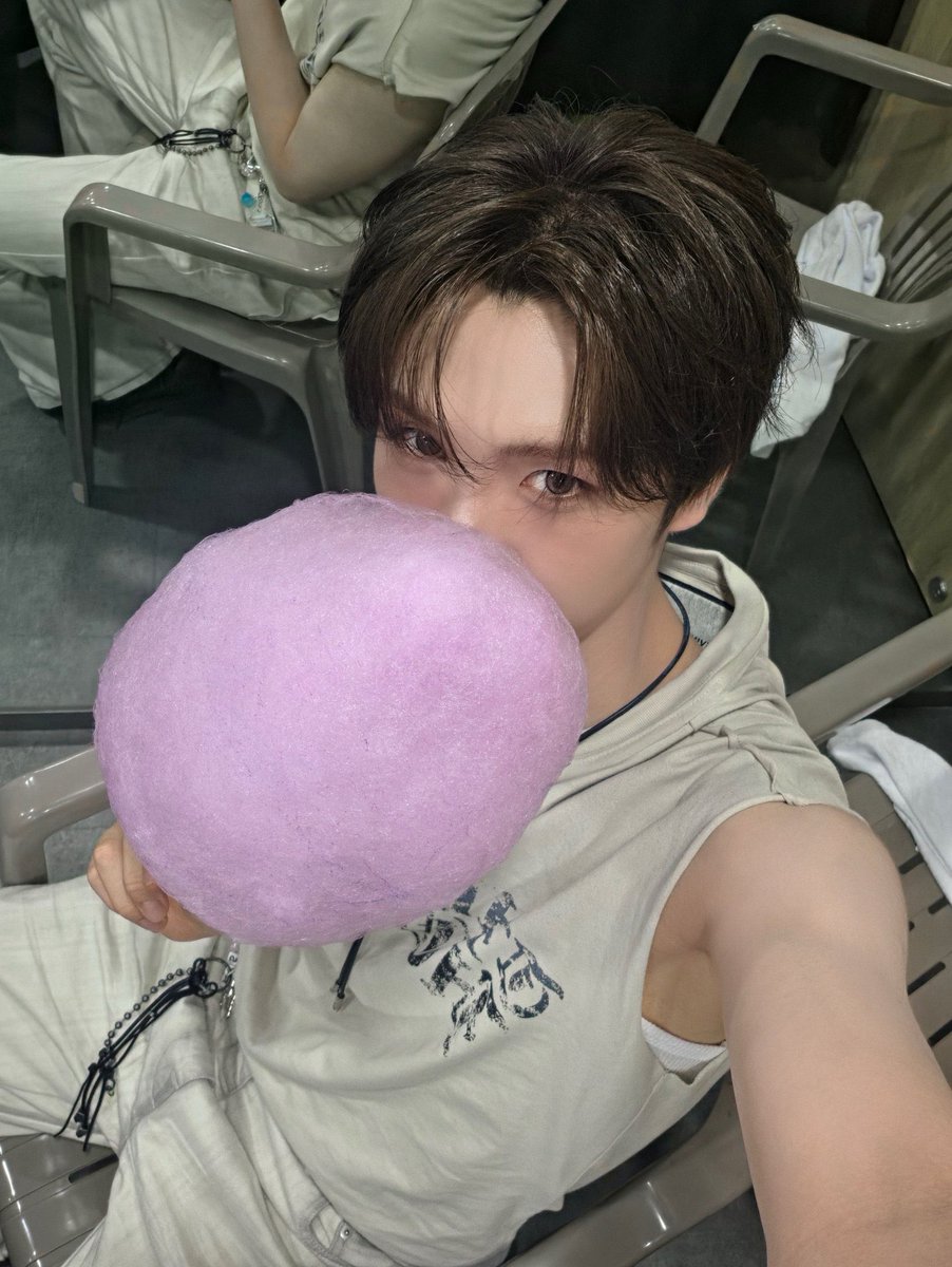 kimpepppu's tweet photo. 링크 통해 구매 발생 시 수수료를 제공받음

✦ 투어스 영재 손민수 나시 옷정보 ✦
[더바이닐하우스] VINYL ARC LOGO SLEEVELESS BEIGE

🛒 https://t.co/EdOEBqaR20

#투어스 #영재 #영재옷장 #トゥアス
#TWS #YOUNGJAE #ヨンジェ https://t.co/CWRbnKMsbR