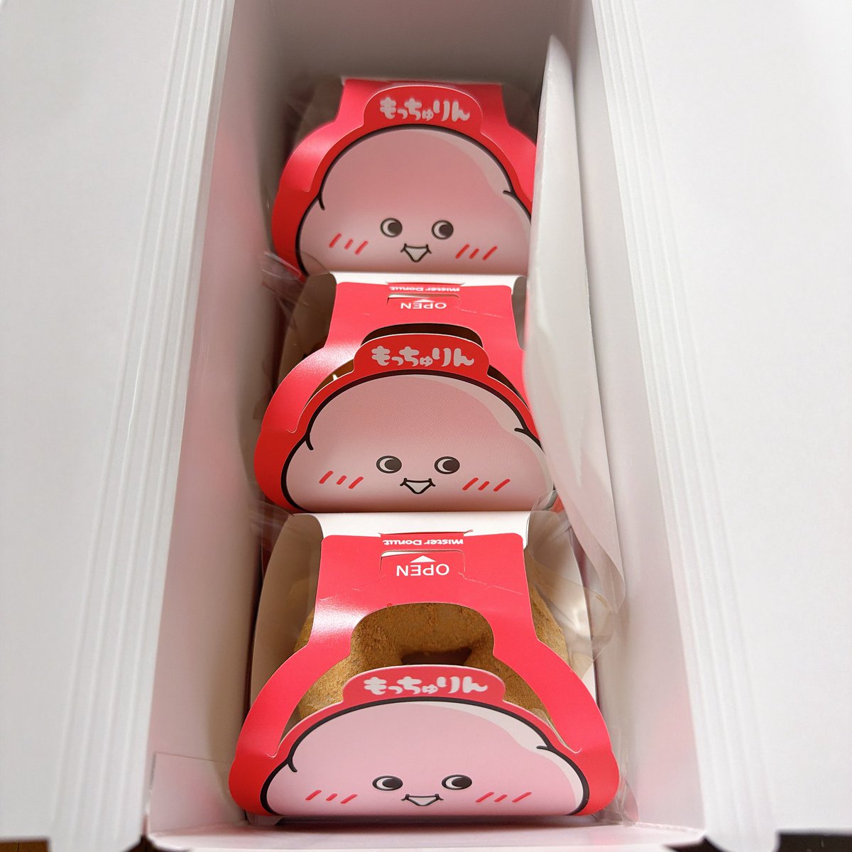 manapom18's tweet photo. 仕事終わりにミスド寄ったら、もっちゅりんのきなことみたらしがあったから、買ってみた🥰
いちごはなかったから、またの機会に食べてみたいな✨ https://t.co/FSsMR2scS5