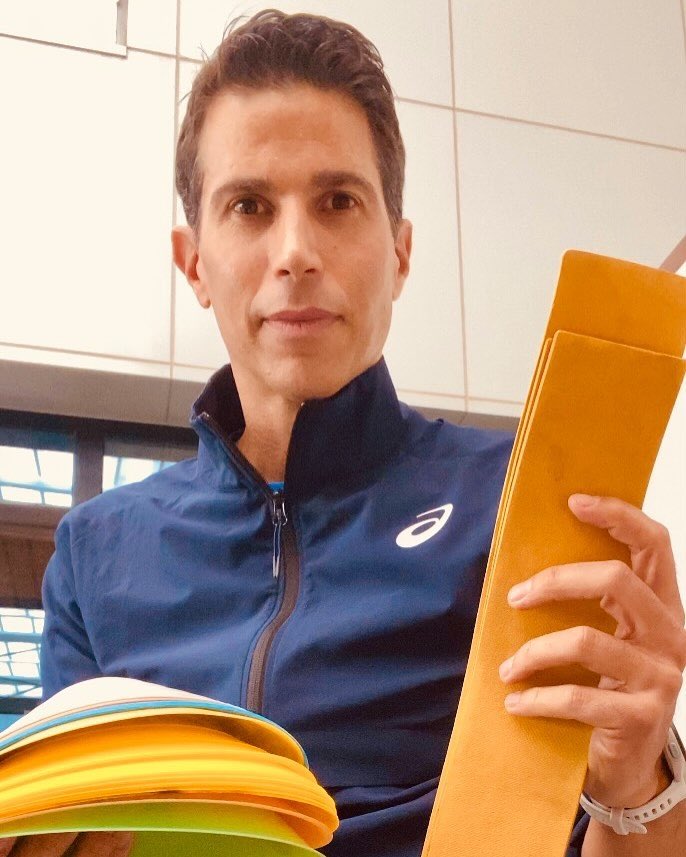 sportnchillrcm's tweet photo. Et pour prolonger l’arc tennis, nous recevons Julien Gillet ce soir !

Entraîneur et formateur de tennis qu’a vu passer de nombreux jeunes joueurs, dont un certain Arthur Cazaux, on évoquera avec lui tout ce travail d’accompagnement, ainsi qu’un état des lieux du tennis mondial ! https://t.co/bhpaCsbnhz
