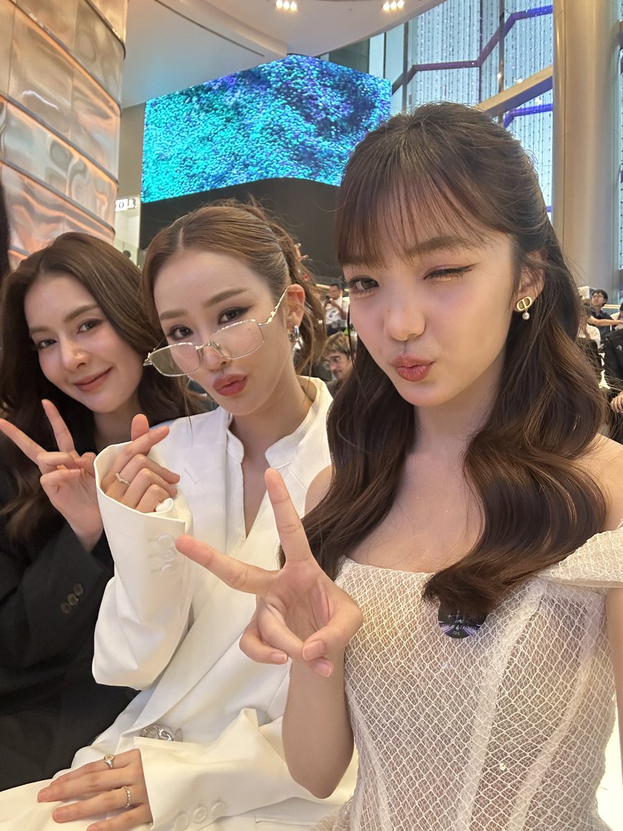 pangyaaaaaaaaa's tweet photo. E29 AT Y AWARDS 2025
#E29xYAwards2025 
#tungpangjessie 
#anunyapangya https://t.co/SZw2vHrudh