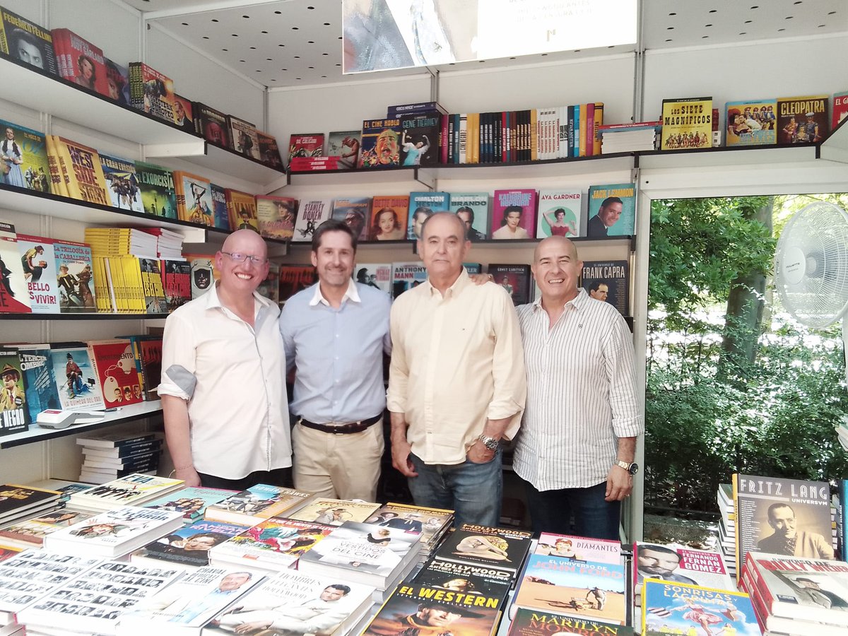 joaquinvallet78's tweet photo. Junto a Guillermo Balmori, Enrique Alegrete y Moisés Rodríguez en la caseta de la imprescindible @Notorious_Ed. Una mañana genial la de ayer firmando libros en la @FLMadrid.

#notoriousediciones #feriadellibrodemadrid https://t.co/Z1peW4Jdtn