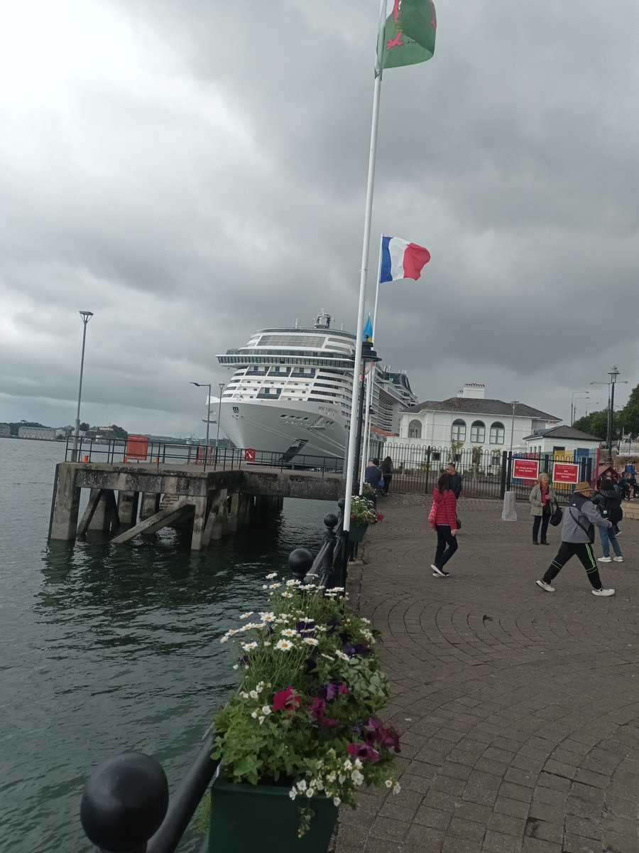 cobhmuseum's tweet photo. Such an impressive ship, that we had to post two pictures of it! A fine start to the week with our largest cruiser of the week, MSC Virtuosa boasting a over 6,000 people on board, having docked in Cobh this morning. Welcome to all passengers and crew! https://t.co/7gtkpa7i88
