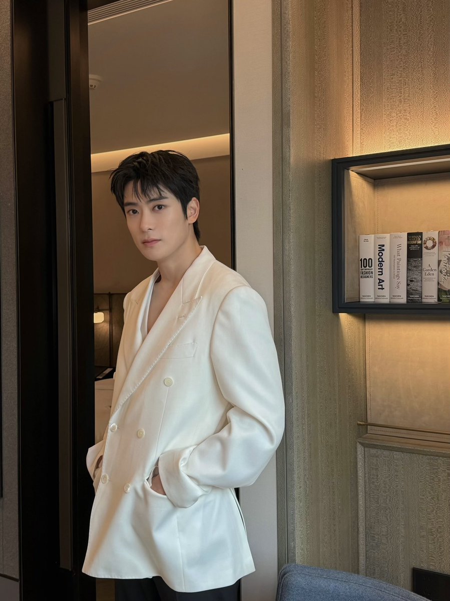 Peejador's tweet photo. เคป๊อปไม่วันหาผู้ชายแบบแจนได้อีกแล้ว y y https://t.co/BPbPTw3gwK