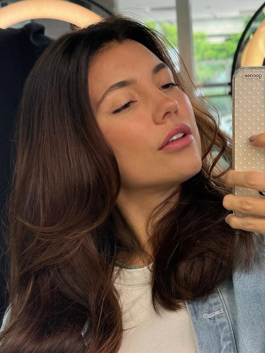 narahss2's tweet photo. cara não tem quem diz que a gabi prado vai fazer 40 anos olha essa perfeição https://t.co/3lzwibz61F