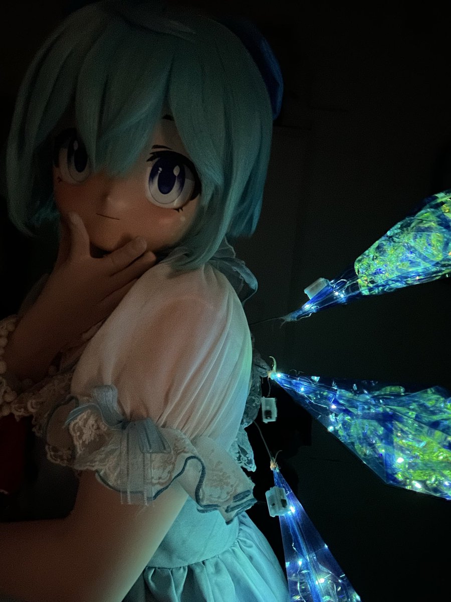 BEER_AYAYA's tweet photo. 我要向所有人展示发光的冰晶🧊 https://t.co/Q85Y8EsU5s