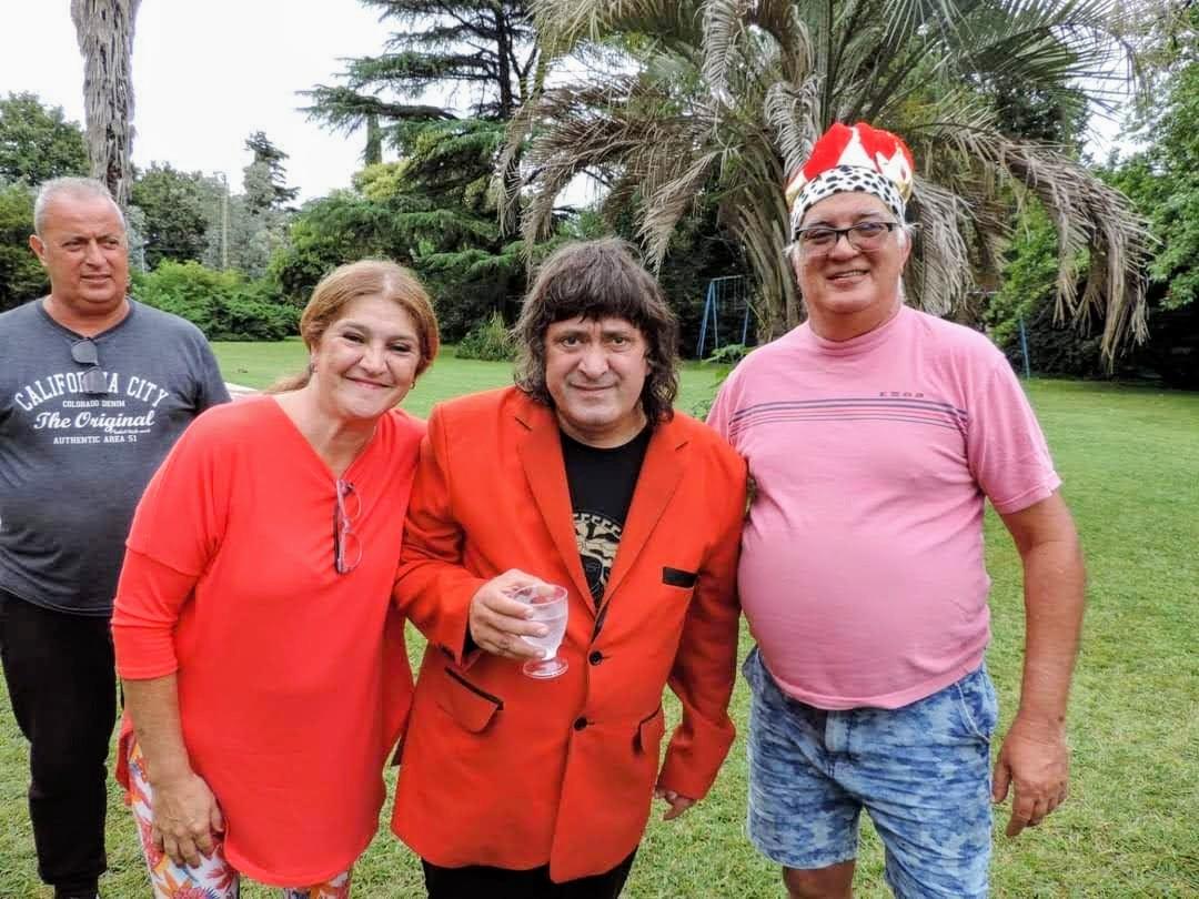 humoristasilva's tweet photo. contando chistes a domicilio 11643746O2 SILVA https://t.co/eRpejbnW6q