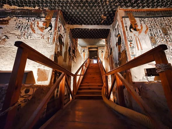 SoucivaMA's tweet photo. Queen Nefertari's Tomb, The Beautiful Wife of the Legendary King Ramses II, at The Valley of The Queens, Luxor, 3300 years ago
مقبرة الملكة نفرتارى جميلة الجميلات وزوجة الملك الأسطورى رمسيس الثانى
 تم حفره ونقشه فى باطن الجبل فى وادى الملكات بالأقصر منذ ما يزيد على 3300 عام https://t.co/nIzbMh7wXx