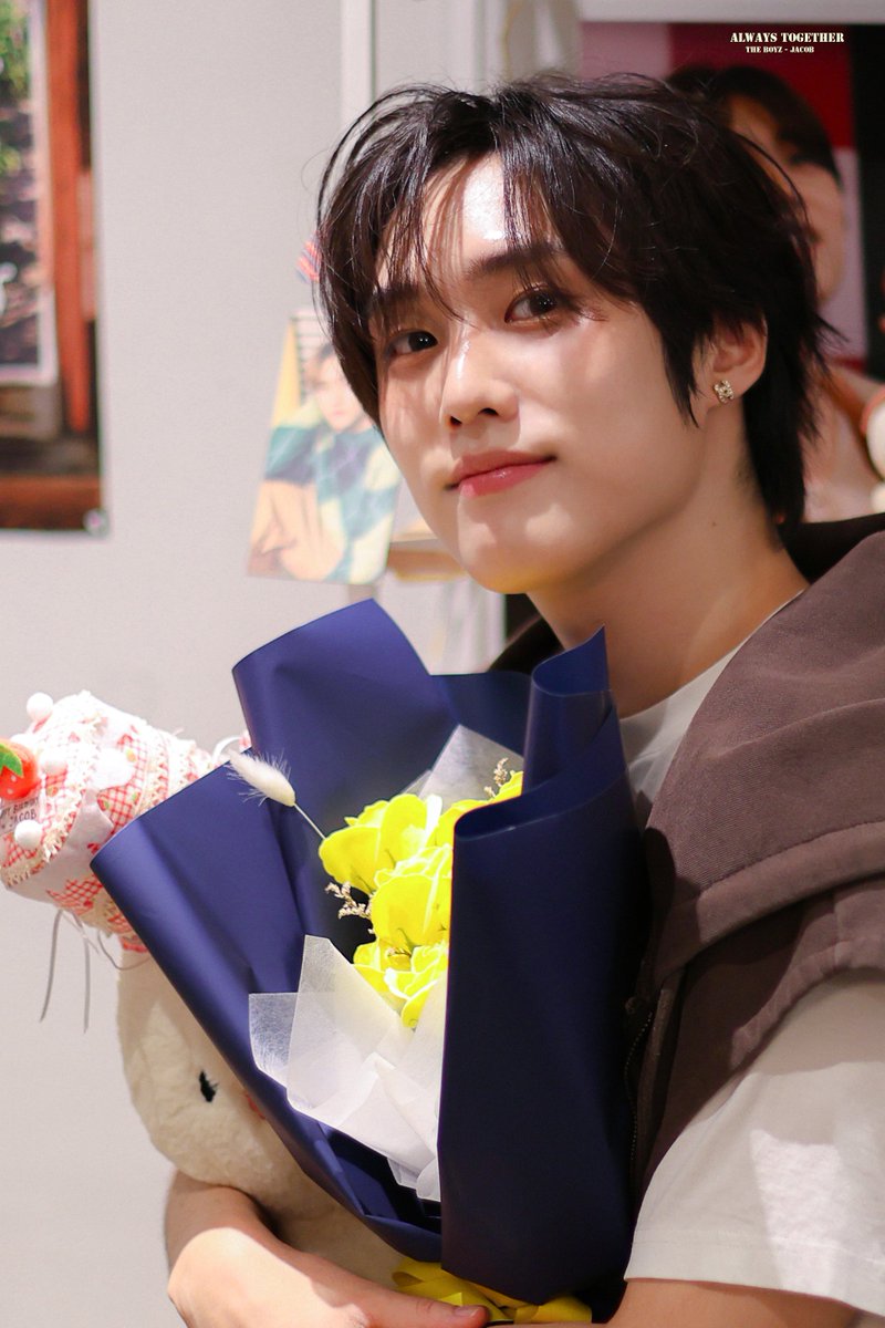 always_0530's tweet photo. 260531  ✌️😘💛
#THEBOYZ #더보이즈 #JACOB #제이콥 https://t.co/pJvMM1Fywv