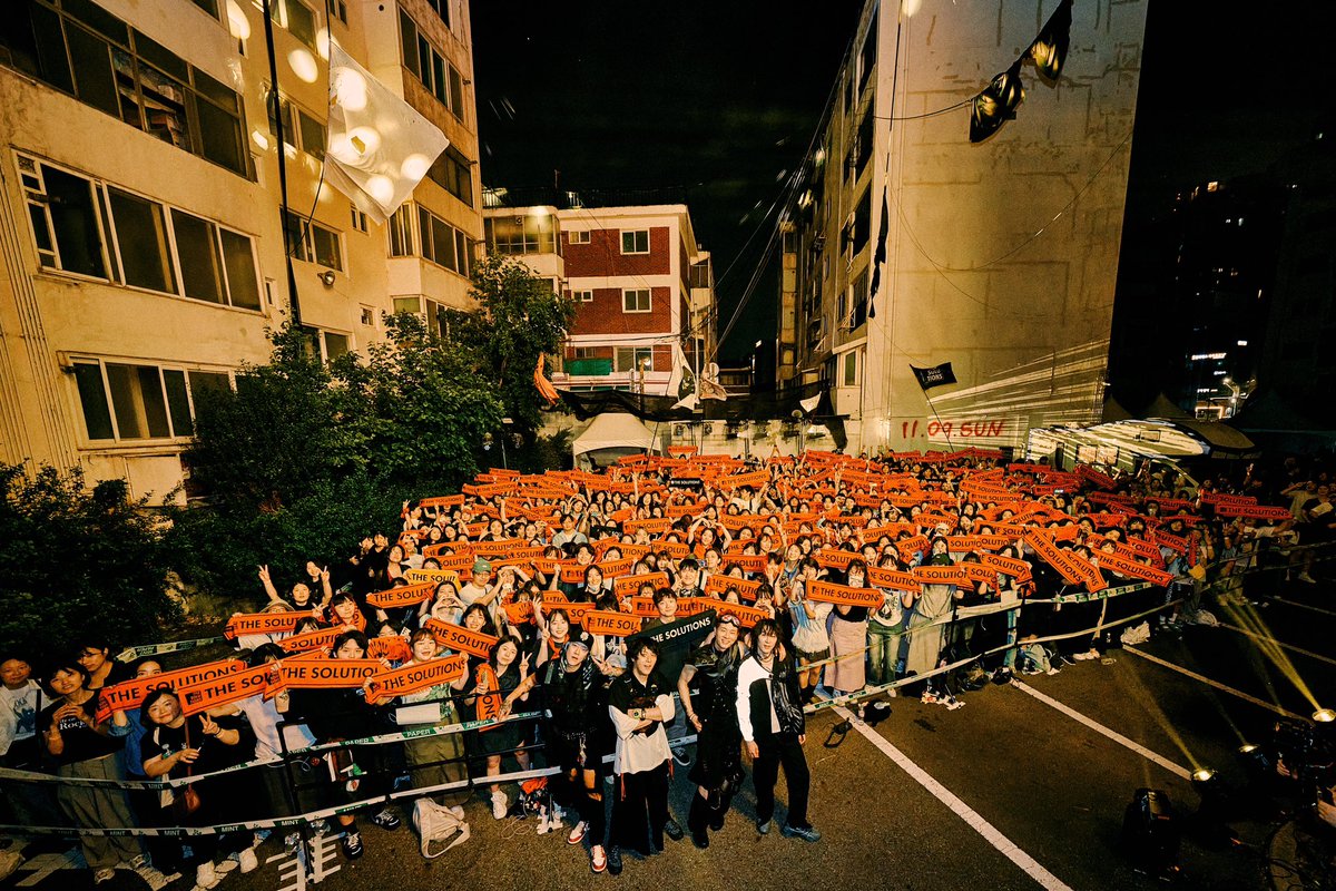 The_solutions1's tweet photo. THE SOLUTIONS
12.06.08 -

14th Anniversary

부딪히고 깨지며,
두려움 없이 허물어졌던 멋진 모험.

솔루션스라는 이름으로
열네 번째 생일을 맞이했습니다.

오래전 보낸 신호들이
긴 시간을 건너 지금도 여러분에게 닿고 있듯,

여전히 솔루션스와
같은 곳을 바라봐 주셔서 감사합니다.

더 넓은 곳으로, 더 멀리 나아가는 동안에도
솔루션스가 지치지 않을 수 있었던 건
늘 함께해 주신 여러분 덕분이었습니다.

앞으로도 우리는 두려움 없이
부딪히고, 깨지고, 빛나겠습니다.

#솔루션스
#THESOLUTIONS
